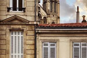 Pierre Monjaret ouvrira une fenêtre au 2ème étage du n°22 de la rue du Temps Passé à Bordeaux, le samedi 17 juin 2023 à 19 heure