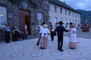 VISITE NOCTURNE CONTÉE ET CHANTÉE DU CENTRE HISTORIQUE DE VIC SUR CERE