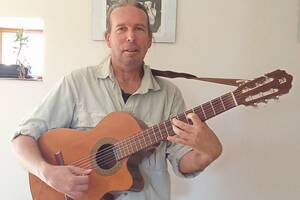 Troubadour en concert pour le Folk Club de Cahors avec des chansons françaises originales