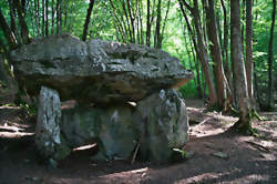 FOLKLORE ET LÉGENDES DES MONUMENTS MÉGALITHIQUES DU VEXIN