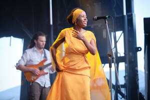 photo Tita Nzebi en concert