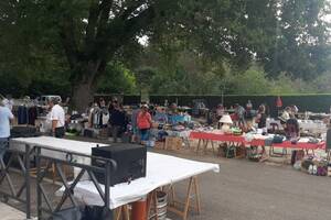 photo Vide grenier vide jardin