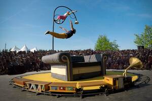 Spectacle