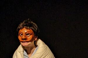 Scène théâtre : Derrière le rideau 
