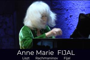 photo Anne Marie FIJAL concert piano
