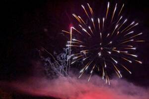 photo Guinguette au bord de l'eau et feu d'artifice du 14 juillet