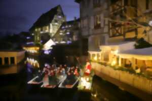 photo Les enfants chantent Noël sur les barques - Ecole Victor Hugo