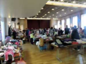 BOURSE AUX VÊTEMENTS ET MARCHÉ ARTISANAL