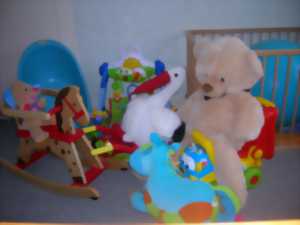 photo Vide armoire et coffre à jouets