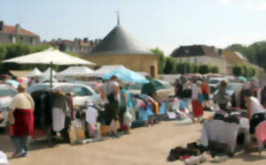 photo BROCANTE ET MARCHÉ DU TERROIR