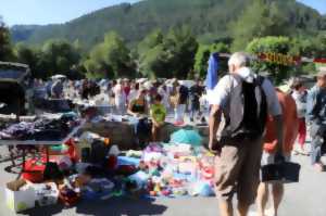 photo VIDE GRENIERS D'ÉTÉ