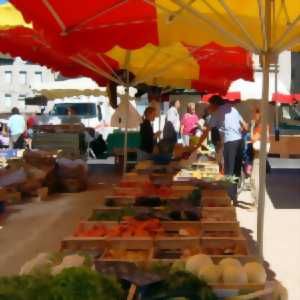 photo MARCHÉ DE PAYS À AUMONT-AUBRAC