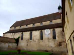 photo JEP : cloître et cadran solaire des Récollets