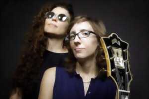 photo SYLVIE COURVOISIER & MARY HALVORSON “¿CROP CIRCLES¿”