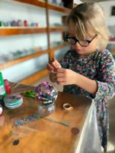 photo Atelier de peinture sur verre au Musée du cristal de Bayel et son atelier du verre