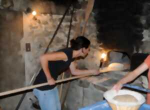 photo Enfournement des pains et des brioches - Écomusée Maison Michaud