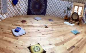 photo Cours de kundalini yoga en yourte