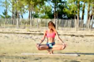 Yoga dynamique sur la plage