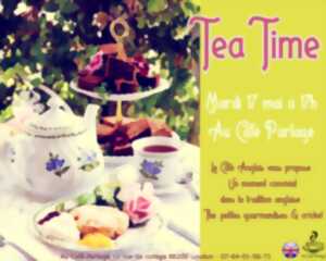 Tea Time, moment de convivialité autour d'une tasse de thé & cricket.