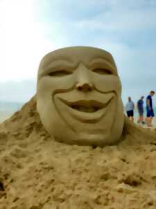 photo Réalisation d’une sculpture géante sur sable