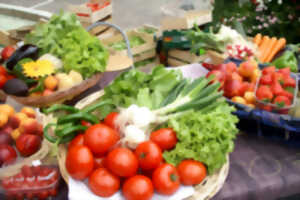 Marché hebdomadaire du dimanche matin à Fargues-Saint-Hilaire