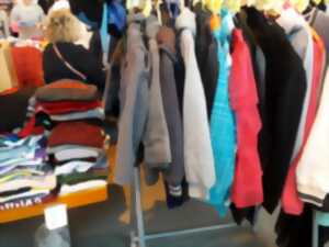 photo Friperie solidaire - vente de vêtements seconde main