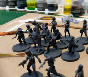 Peinture de figurines et fabrication d'une maquette ludique au Fablab