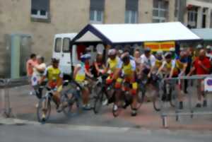 photo Critérium cycliste professionnel en nocturne