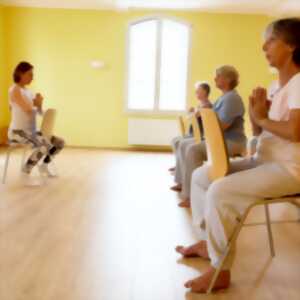 photo Atelier Seniors : yoga sur chaise