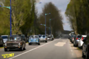 photo Faites de la N7 : traversée de véhicules anciens (par le Nord)