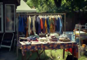 photo Vide grenier et fête des fleurs