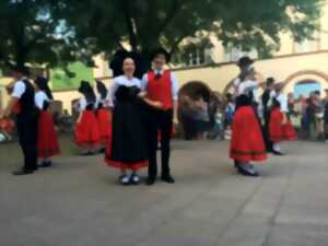 Apéritif concert et danses folkloriques