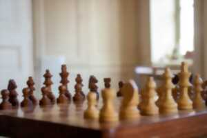 photo Animation d'échecs  - échiquier géant et tables d'échecs