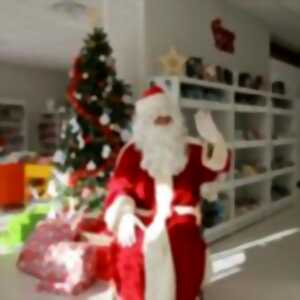 photo LE PÈRE NOËL À LA MÉDIATHÈQUE