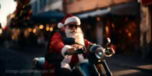 Pères et mères Noël à moto