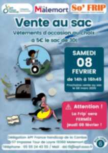 photo Vente au sac de vêtements d'occasion