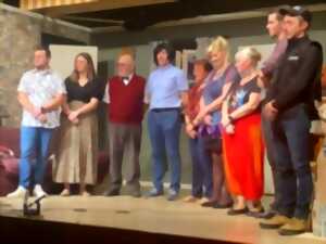 photo Complet - pièce de théâtre en dialect - katzespring uf internet