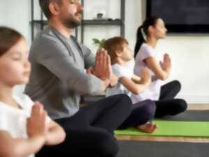 photo Yoga en duo parent-enfant