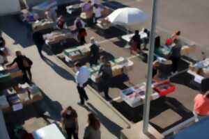 photo Grande braderie de livres et de CD