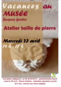 Animation taille de pierres, au musée