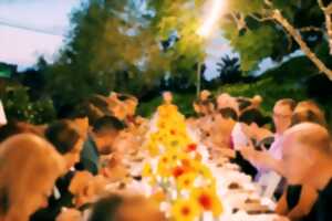 Banquet convivial au jardin du donjon