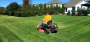 photo Course de tracteurs tondeuses