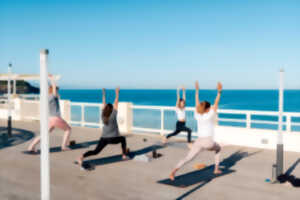 photo Yoga face à l'océan