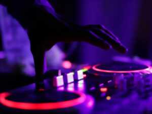 photo Soirée DJ 80's & 90's chez Valley Bio