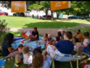 photo Lire dans l'herbe