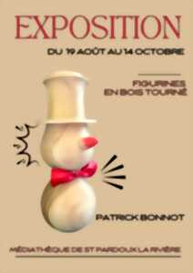 photo Exposition figurines en bois tourné