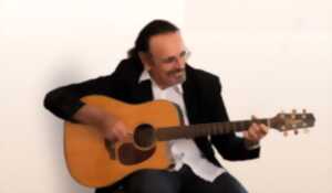 photo Erick chante Sardou - Théâtre de Montreuil