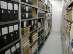 photo Visite des réserves des Archives municipales