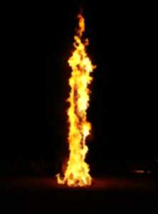 photo Mise à feu festive du brandon de Noël