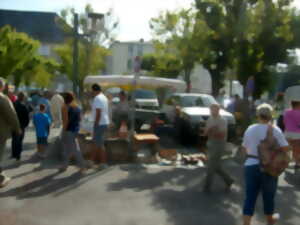 photo Brocante, vide-greniers de la place Varillas